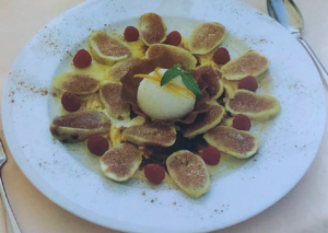 Gratinado de higos y frutas rojas con vino fondillón